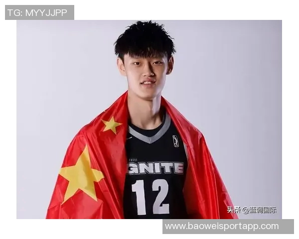 曾凡博亮相澳门布鲁克林篮网全队正式抵达开启新征程