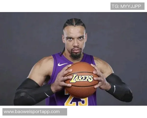 狄龙热爱湖人主场球迷的支持与热情感受到无尽的爱与动力